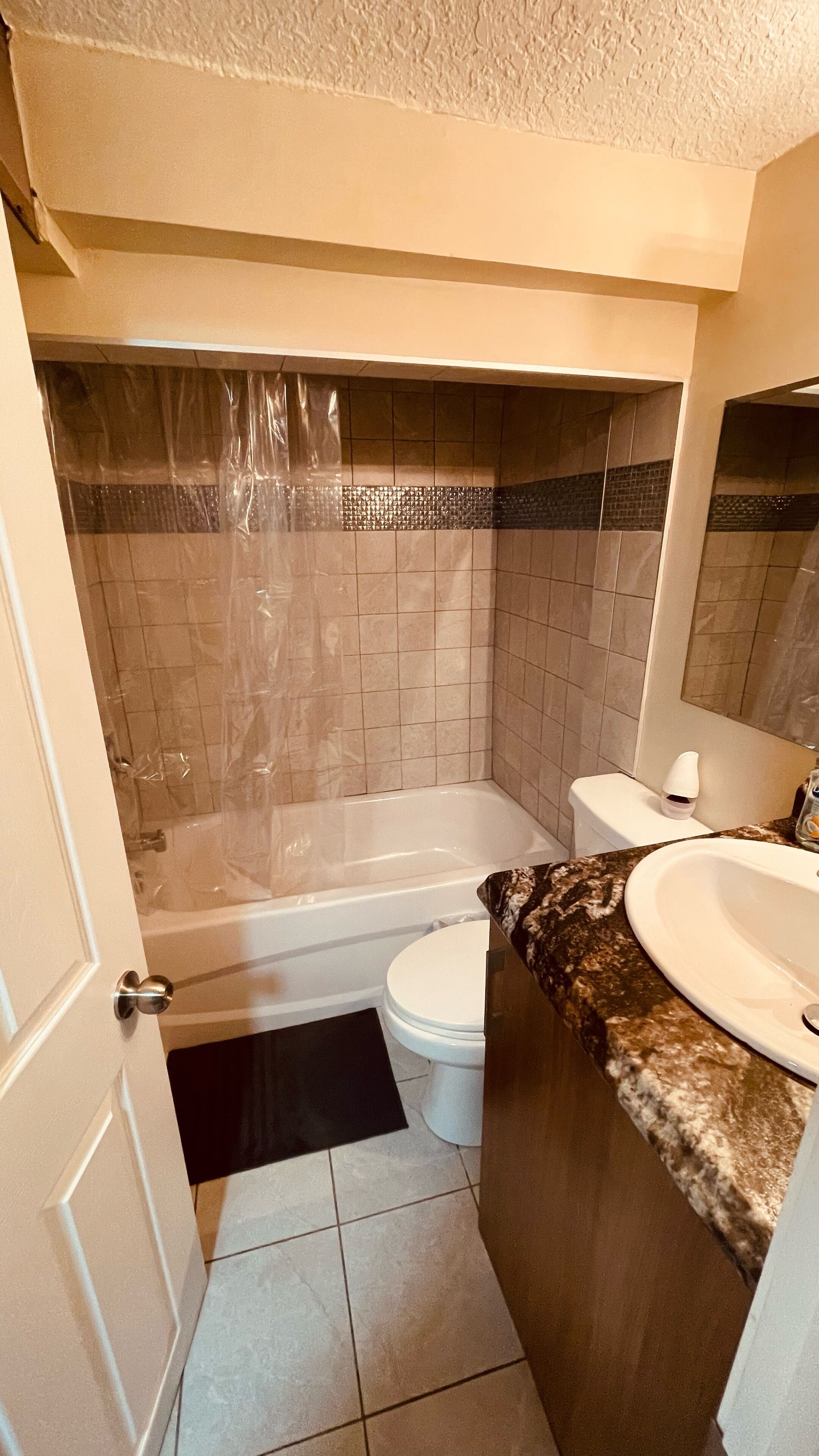 Affordable full apartment suite 10 mins from the Calgary Airport