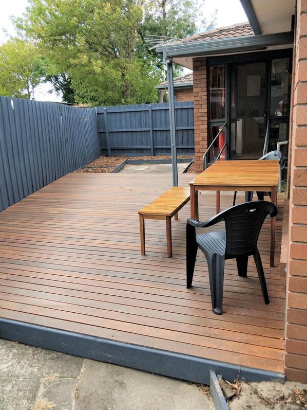 تناول الطعام بالخارج