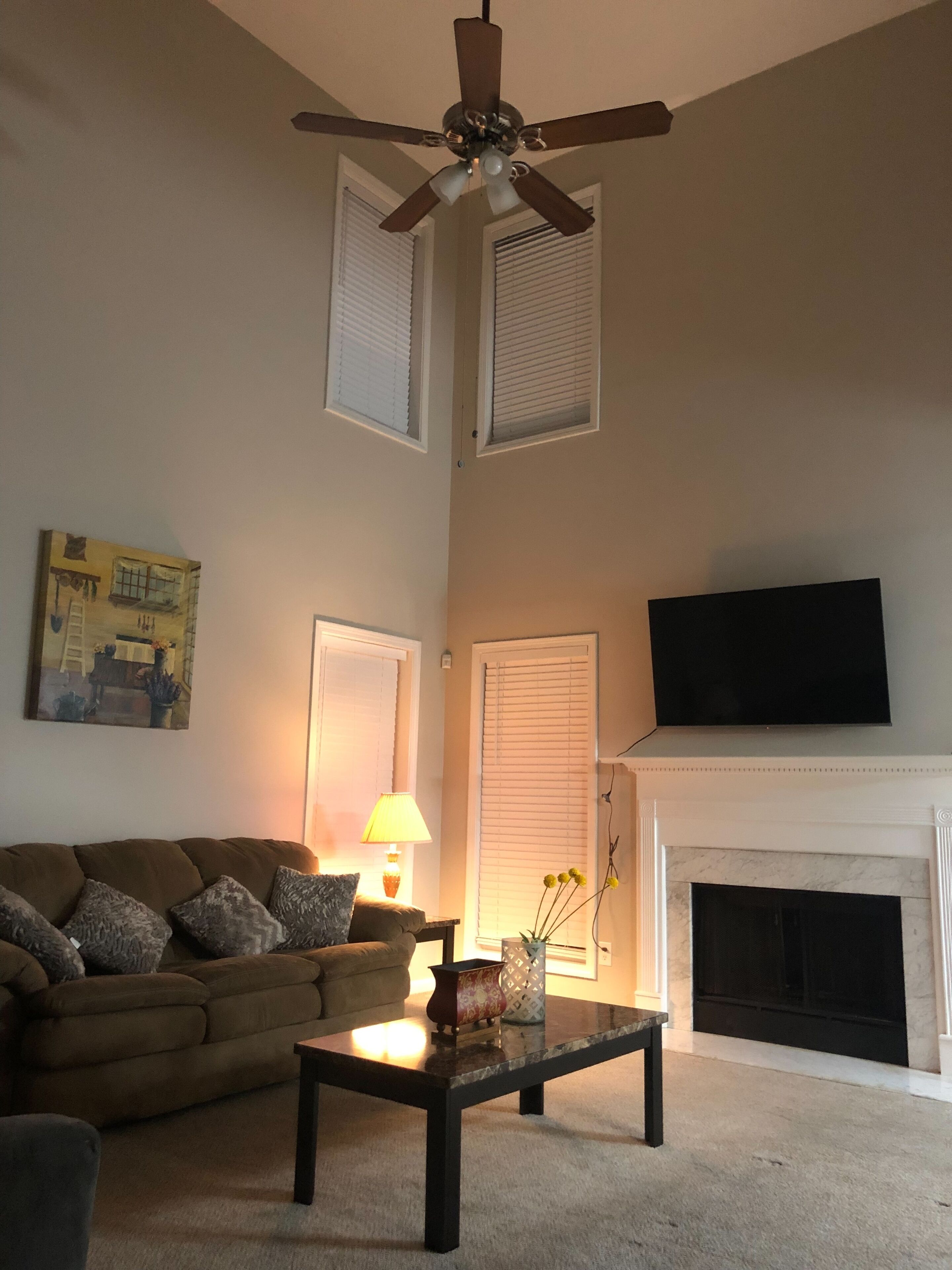 Entire Stand alone House with 4 bedroom 2.5 b/room