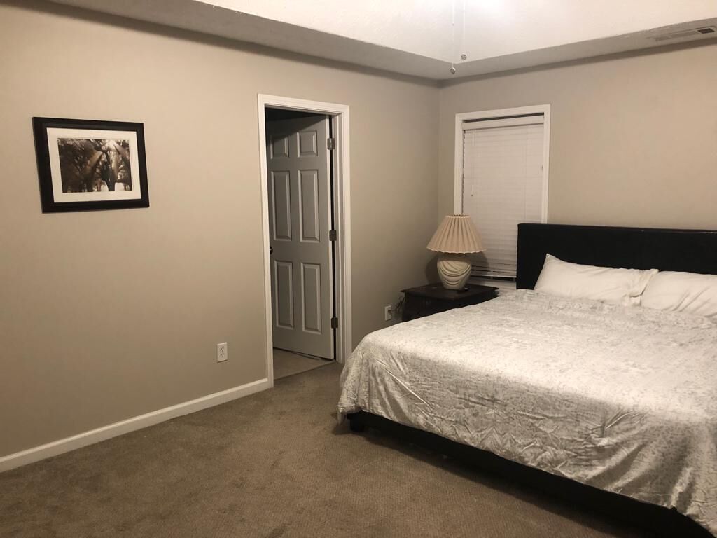 Entire Stand alone House with 4 bedroom 2.5 b/room