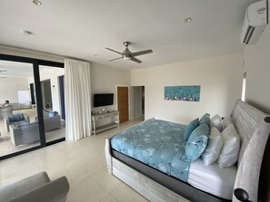 4 bedrooms, in-room safe, desk, iron/ironing board