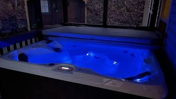 Chalet Basic | 3 kamar tidur, meja kerja, setrika/meja setrika, dan seprai linen