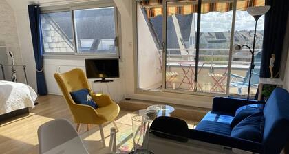 Pretty tastefully decorated studio in a residence with swimming pool and 150 m from the main beach