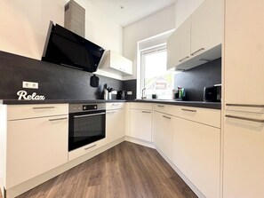 Køleskab, ovn, kogeplade, opvaskemaskine