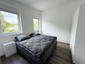 2 quartos, berço de viagem, Wi-Fi de cortesia, roupa de cama