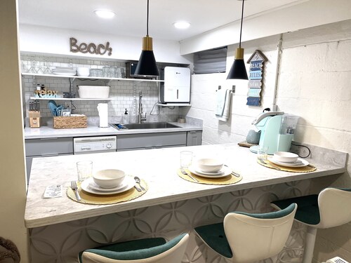 Beautiful Beach Theme Condo 1.5 Blocks From The Beach & Rehoboth Ave Fun