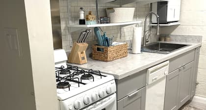Beautiful Beach Theme Condo 1.5 Blocks From The Beach & Rehoboth Ave Fun