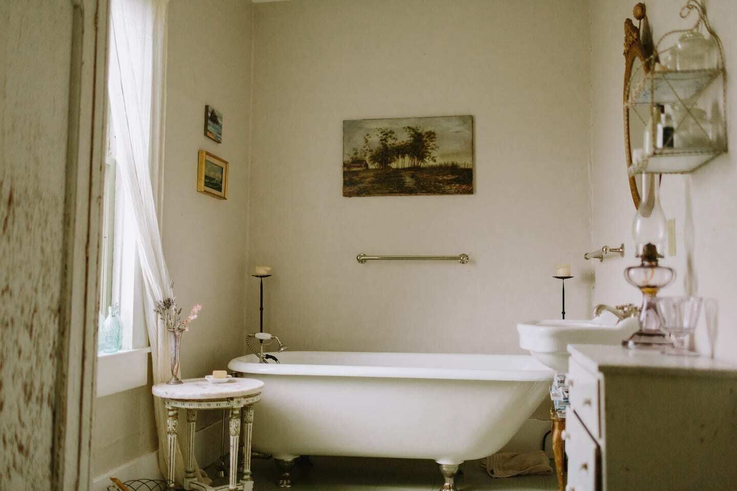 Historic Albion Cottage in Albion Village ~ Pets Welcome!