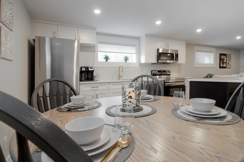 2 Bedroom Bsmt Suite in the Heart of the City