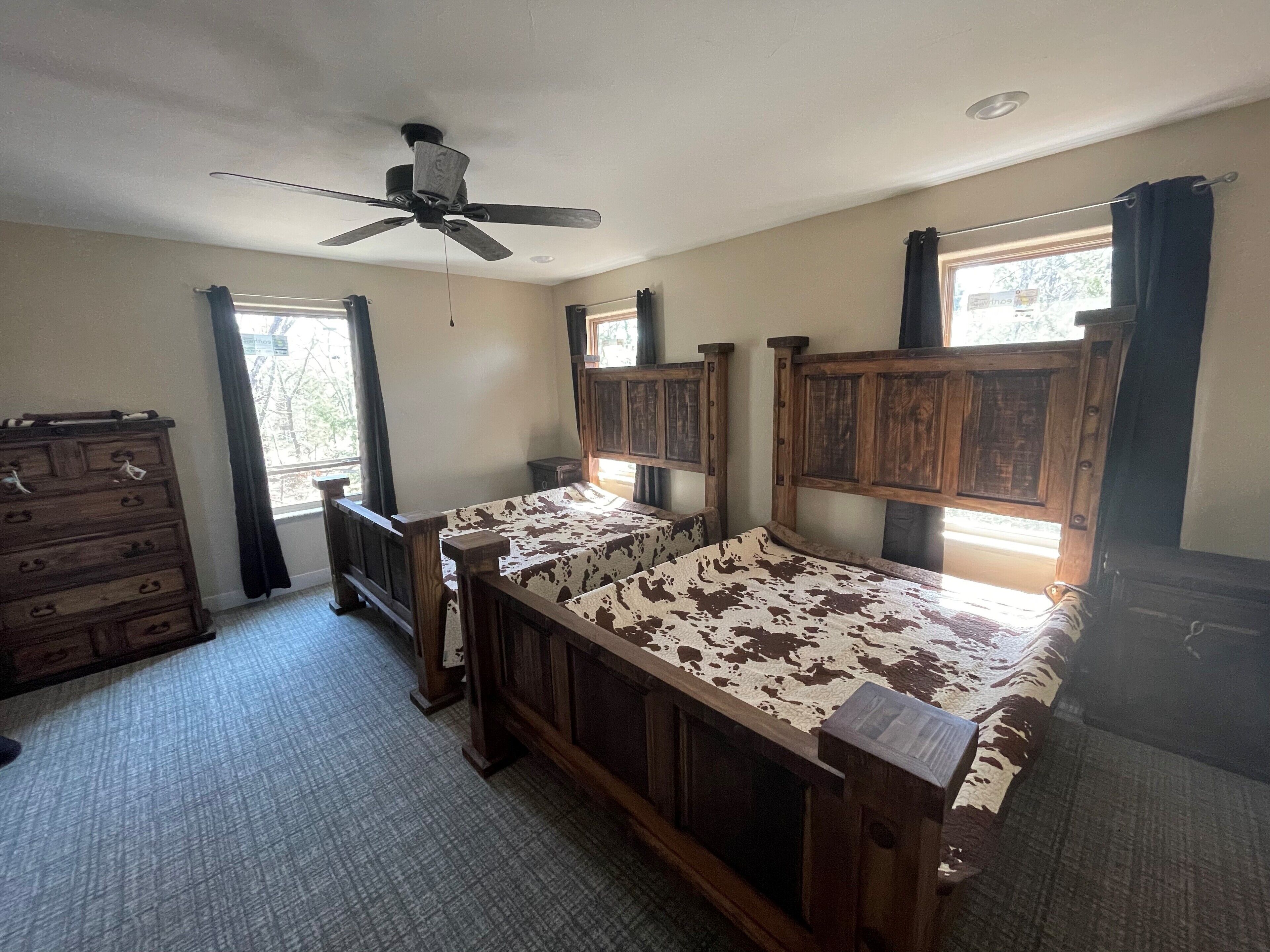 The Fishing Lodge of Texoma - comfortable getaway for a group!