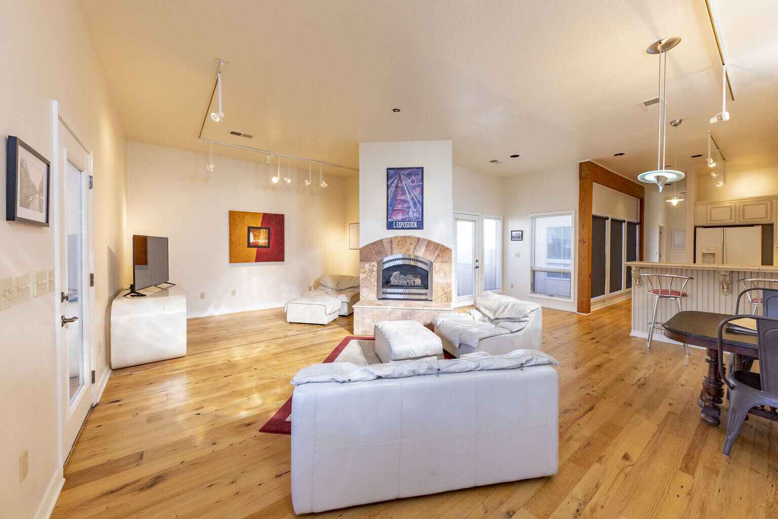 Unique luxury condo in downtown Clinton!