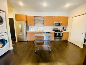 Refrigerador, microondas, horno, placa de cocina