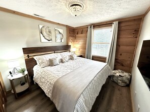 6 Schlafzimmer, Schreibtisch, Bügeleisen/Bügelbrett, Reisekinderbett