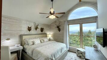 6 Schlafzimmer, Schreibtisch, Bügeleisen/Bügelbrett, Reisekinderbett