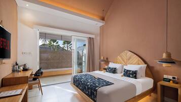 Suite Room | 1 bedroom, minibar, in-room safe, desk