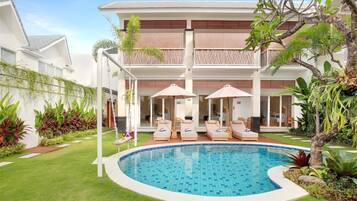 Outdoor pool, sun loungers