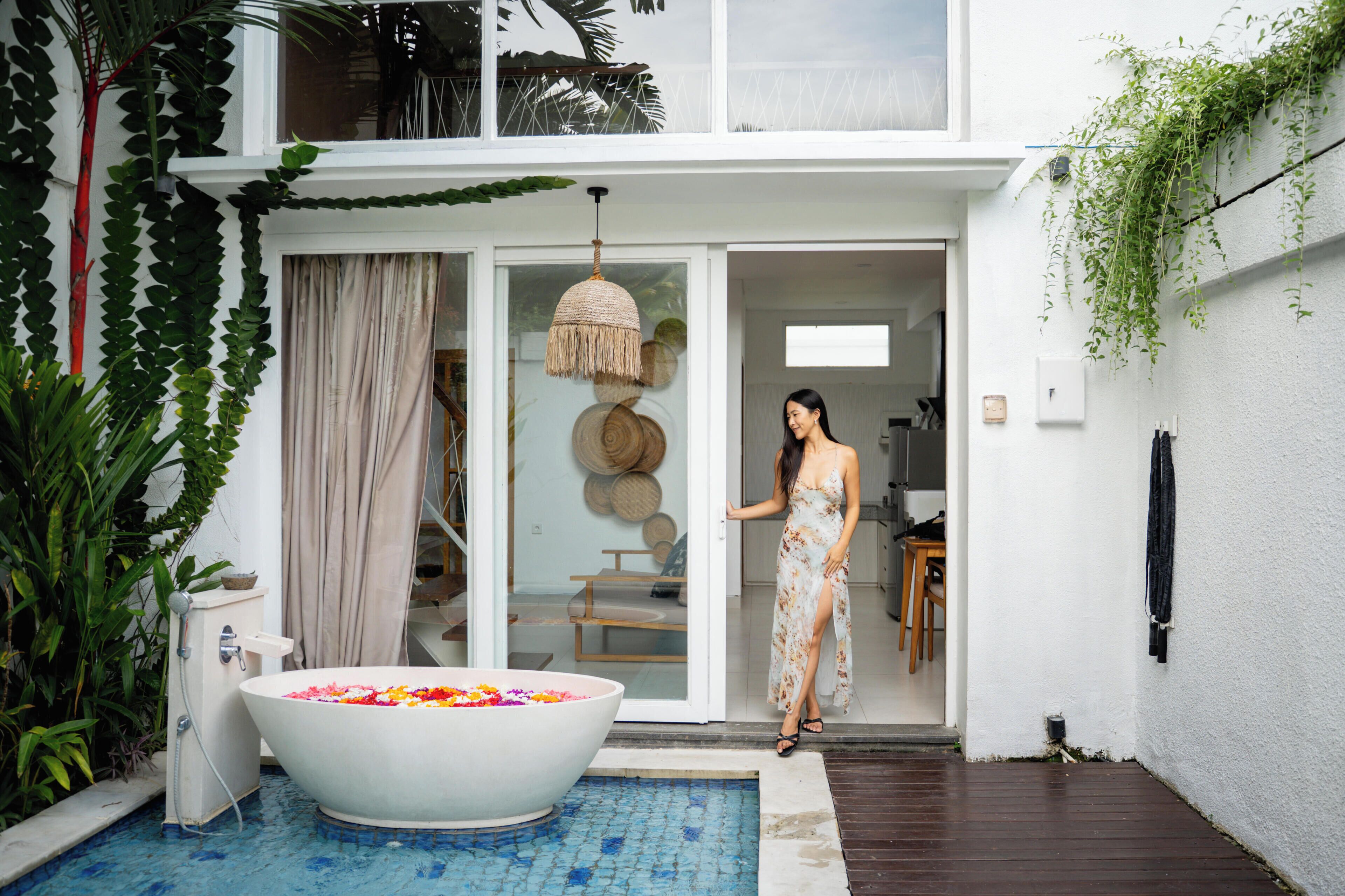 Piscina externa, espreguiçadeiras