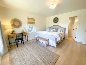 6 bedrooms, desk, iron/ironing board, travel crib - Two summer weeks still available! (Pawleys Island)