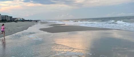 Una spiaggia nelle vicinanze