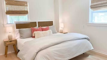 6 bedrooms, desk, iron/ironing board, travel crib