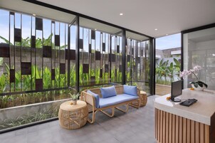 Área de estar no saguão