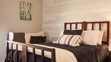 2 bedrooms, iron/ironing board, WiFi, bed sheets