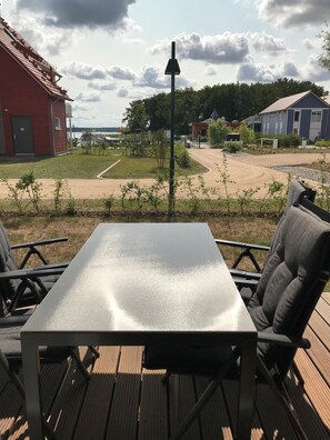 Outdoor dining - Modernes und Helles 2-zimmer-apartment in Ruhiger Lage im Haus 5/3 Hund Erlaubt - Modernes und (Plau am See)
