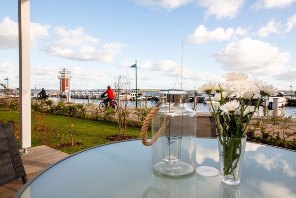 Unclassified image, 1 of 19, button