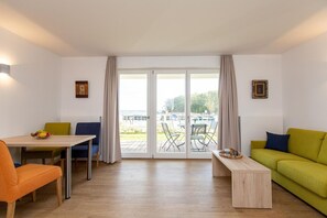 TV - Modern 2-room apartment, house 6 no. 45 - Modern 2-room apartment house 6 no (Plau am See)