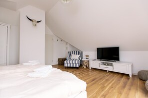 4 bedrooms, WiFi, bed sheets