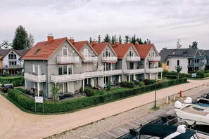 Unclassified image, 4 of 25, button