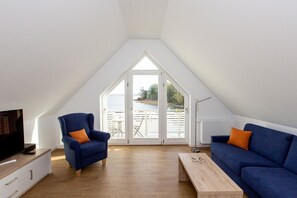 TV, stereo - Panorama maisonette at the marina (house 6, no. 43) Parking lot directly at the house - (Plau am See)