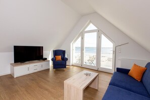 TV, stereo - Panorama maisonette at the marina (house 6, no. 43) Parking lot directly at the house - (Plau am See)