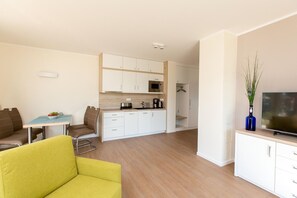 TV, stereo - Panorama apartment * Hafenperle* with 2 terraces, dog allowed. House 5. no.37 - (Plau am See)