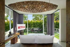 Seminyak Suite Double | Minibar, in-room safe, desk, iron/ironing board - Monolocale Resort & Spa Seminyak by Ini Vie Hospitality (Kerobokan)