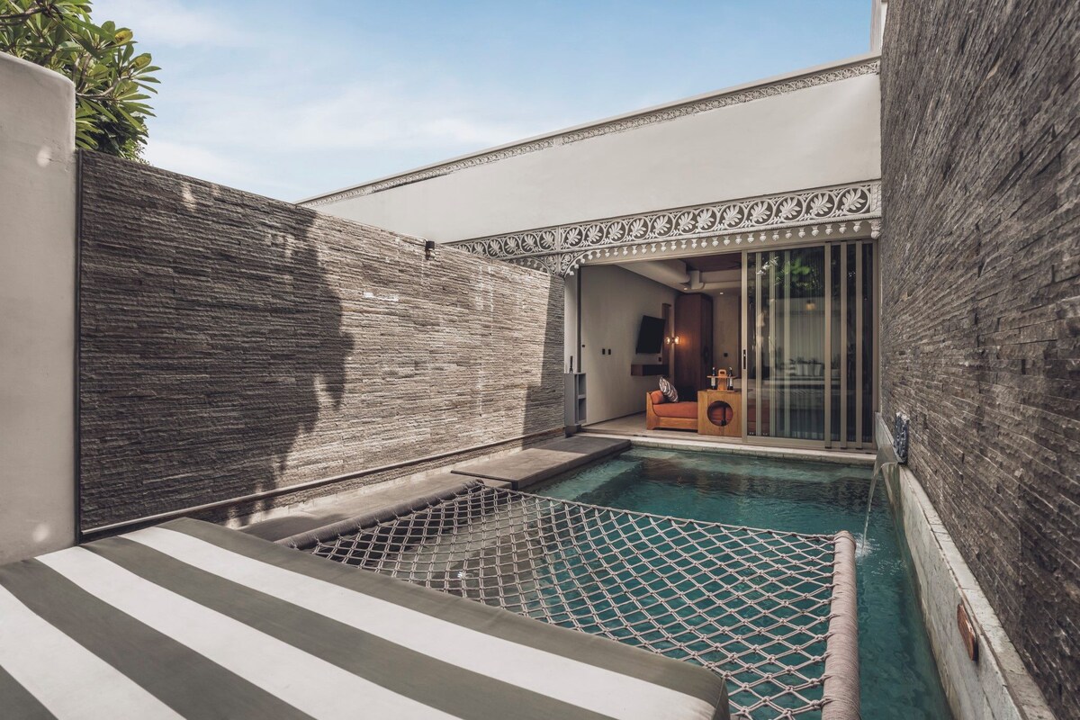 Royal One Bedroom Villa with Private Pool  | Minibar, in-room safe, desk, iron/ironing board