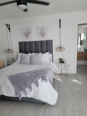 2 chambres, coffre-fort, fer et planche à repasser