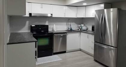 Clean 2 bedroom Apartment 10 minutes from Airport