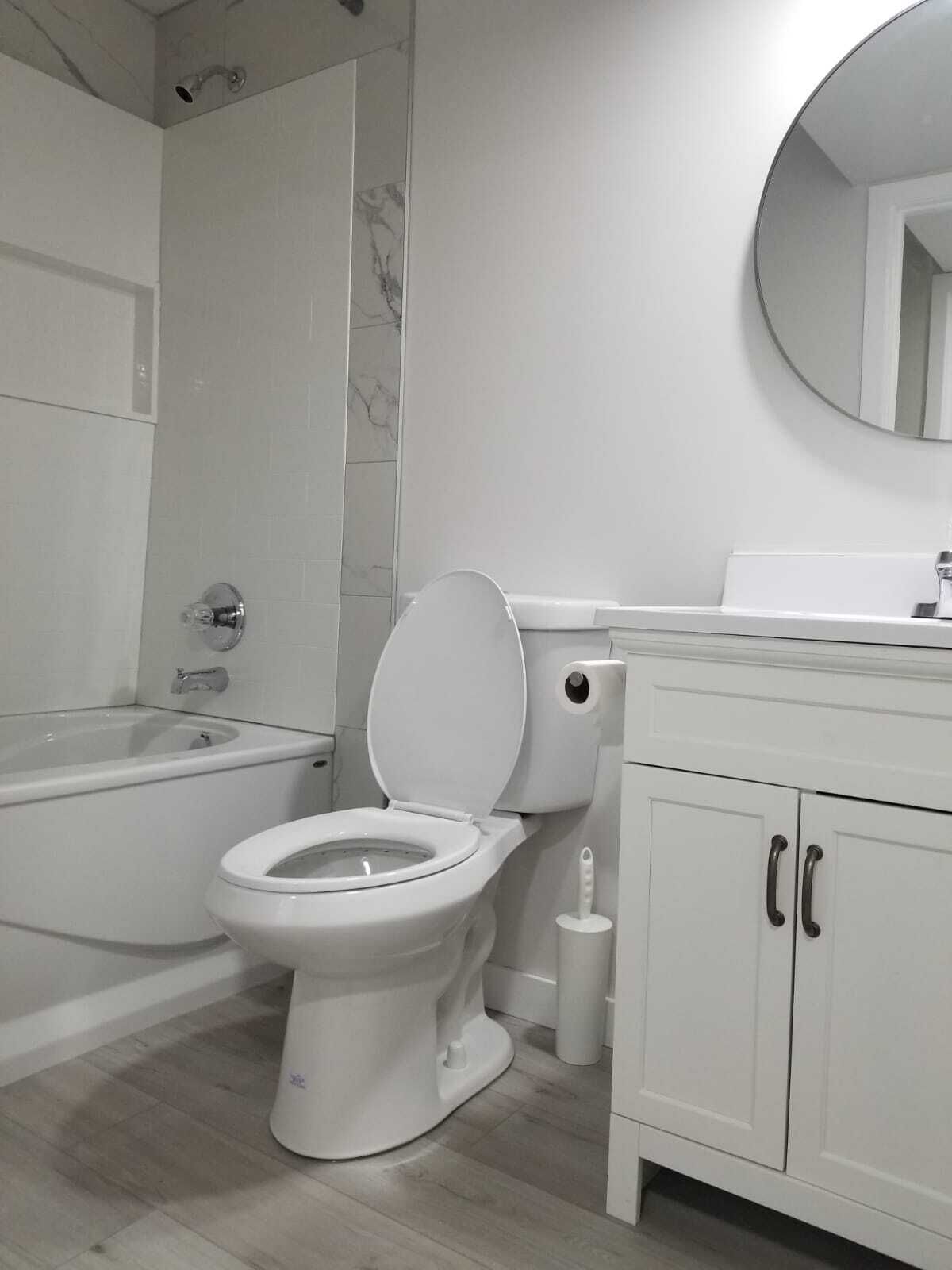 Combined shower/tub, hair dryer, towels, soap