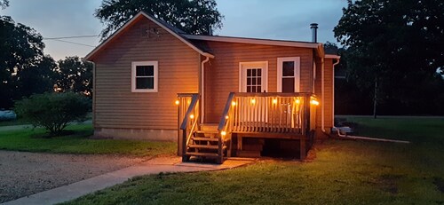 Whispering Grove Cottage On 22nd<br>*In The Country*