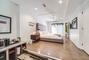 Iron/ironing board, free WiFi, bed sheets - Modern Urban Row Home * Dog OK * AC (San Diego)