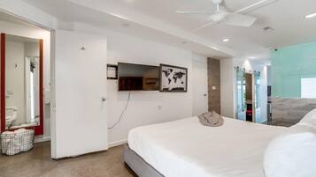 Iron/ironing board, free WiFi, bed sheets