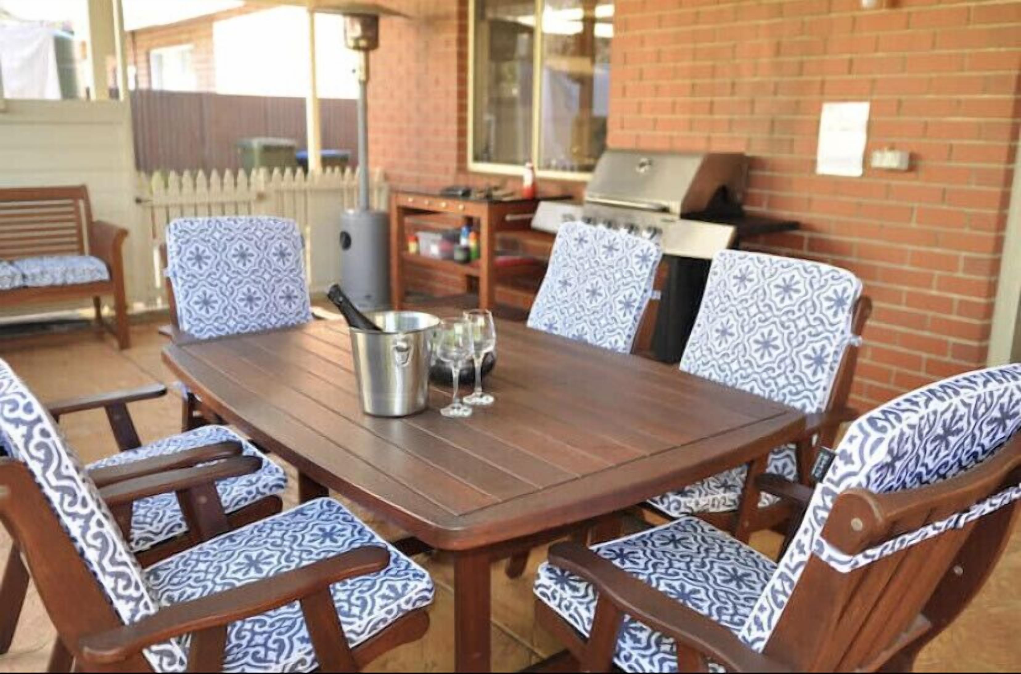 The Sandcastle - Family Entertainer - Pets Welcome - Central Port Elliot — image 2