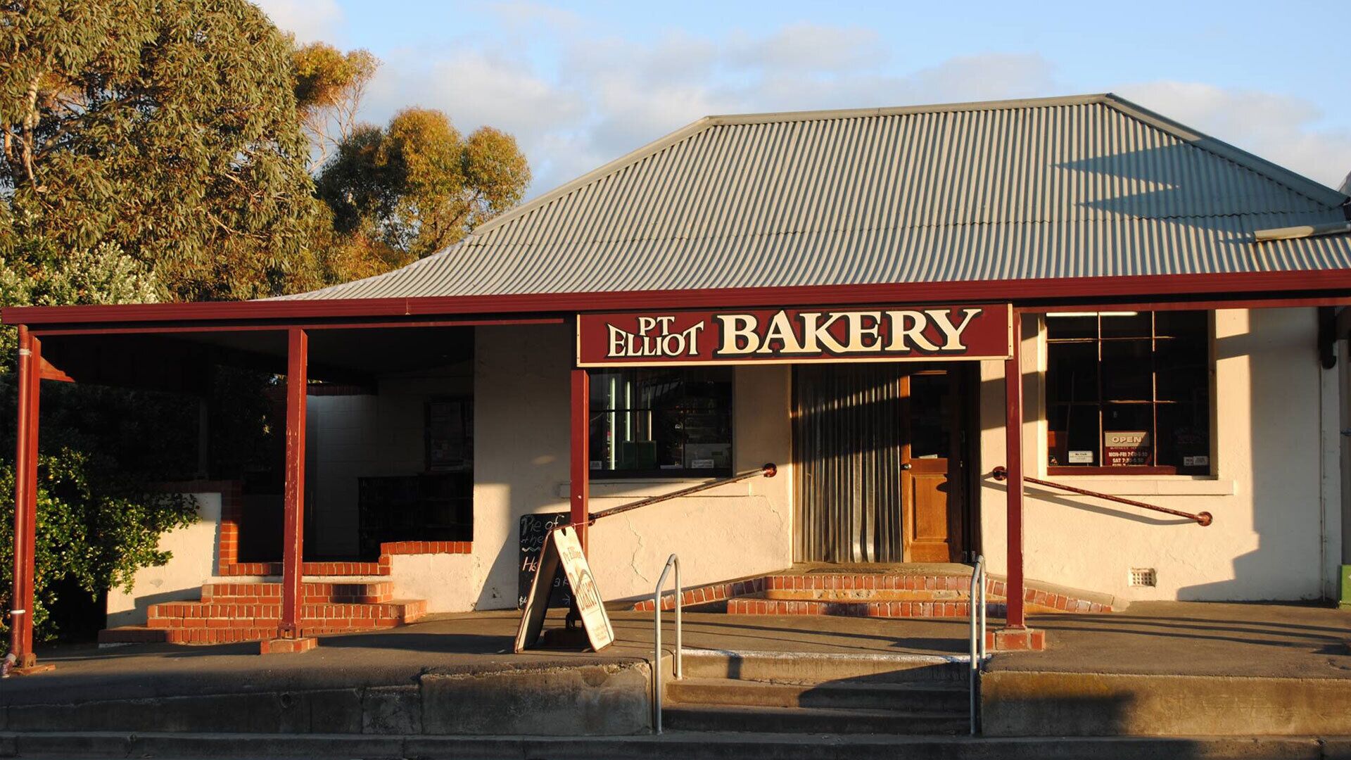 The Sandcastle - Family Entertainer - Pets Welcome - Central Port Elliot — image 28