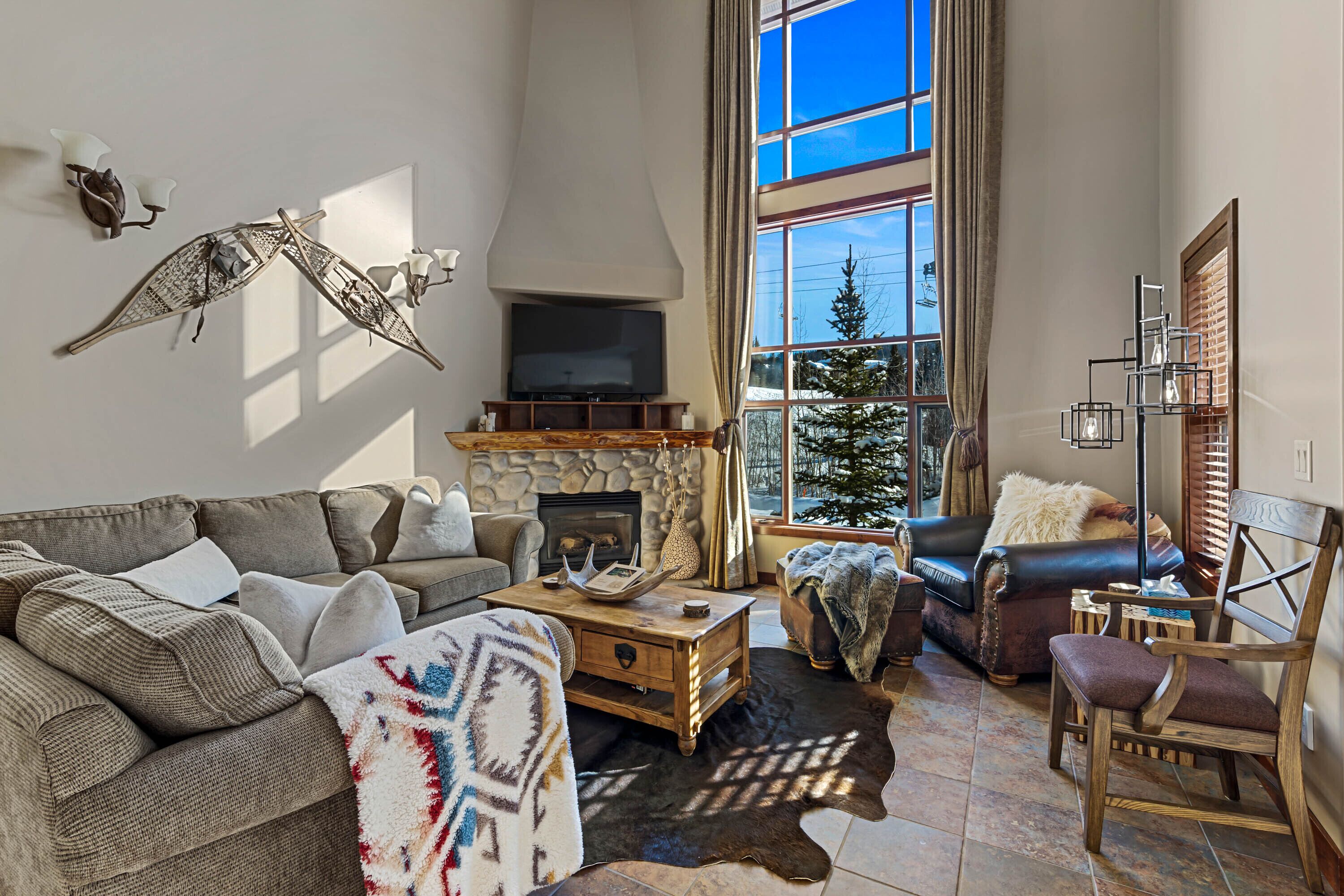 Bright, Ski-in/Ski-out Townhouse with A/C