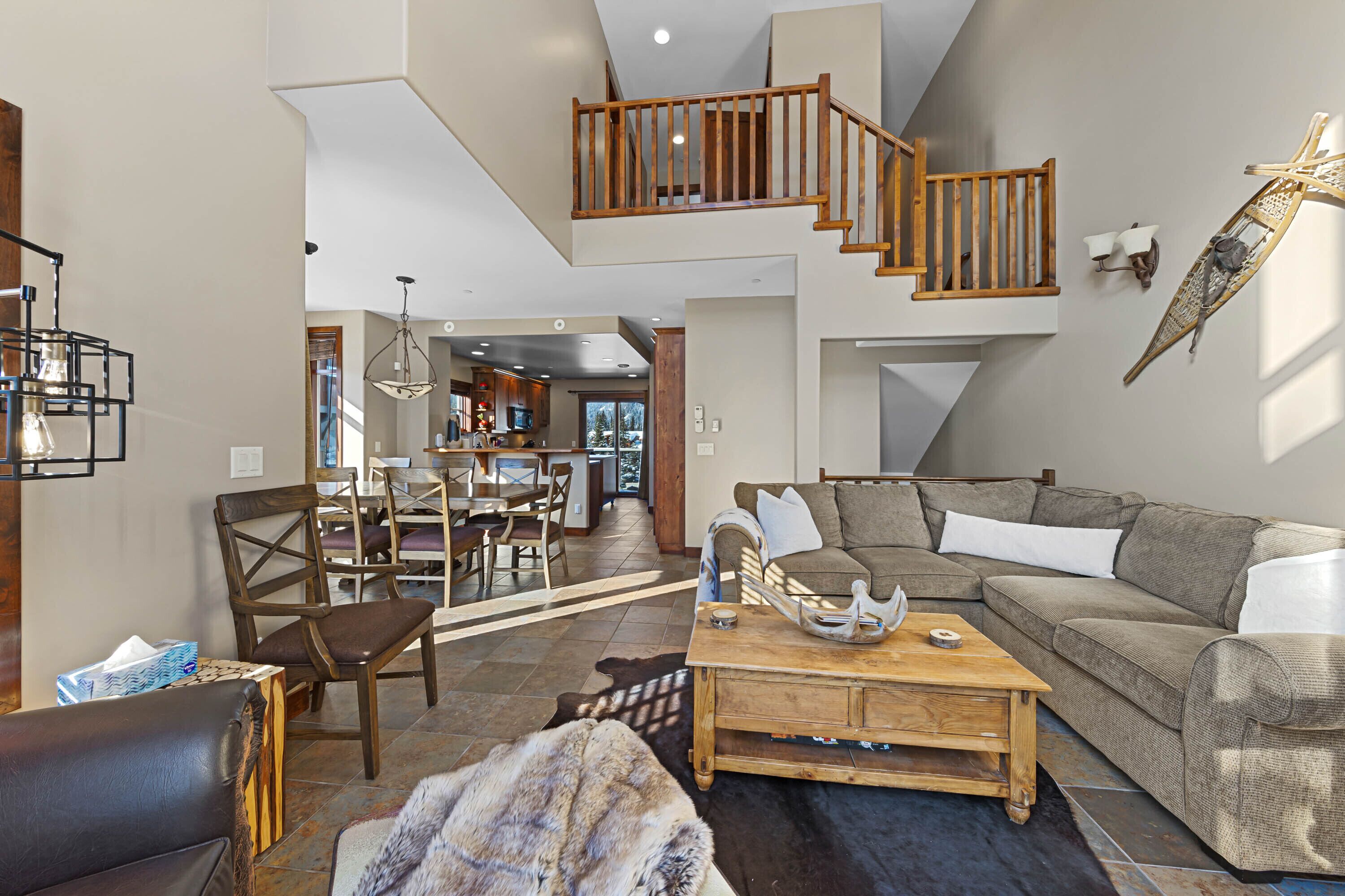 Bright, Ski-in/Ski-out Townhouse with A/C