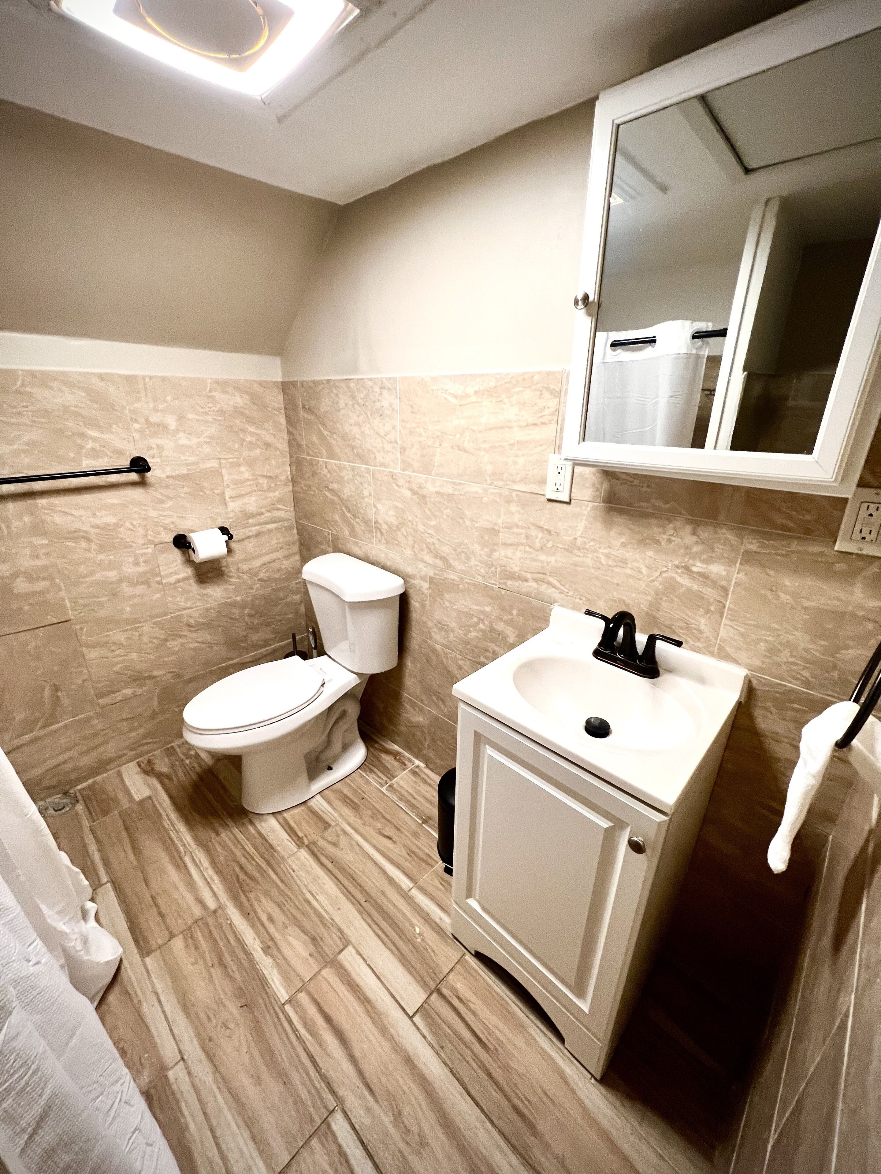 Large 5 Bedroom Home for Buffalo and Niagara Falls Visitors