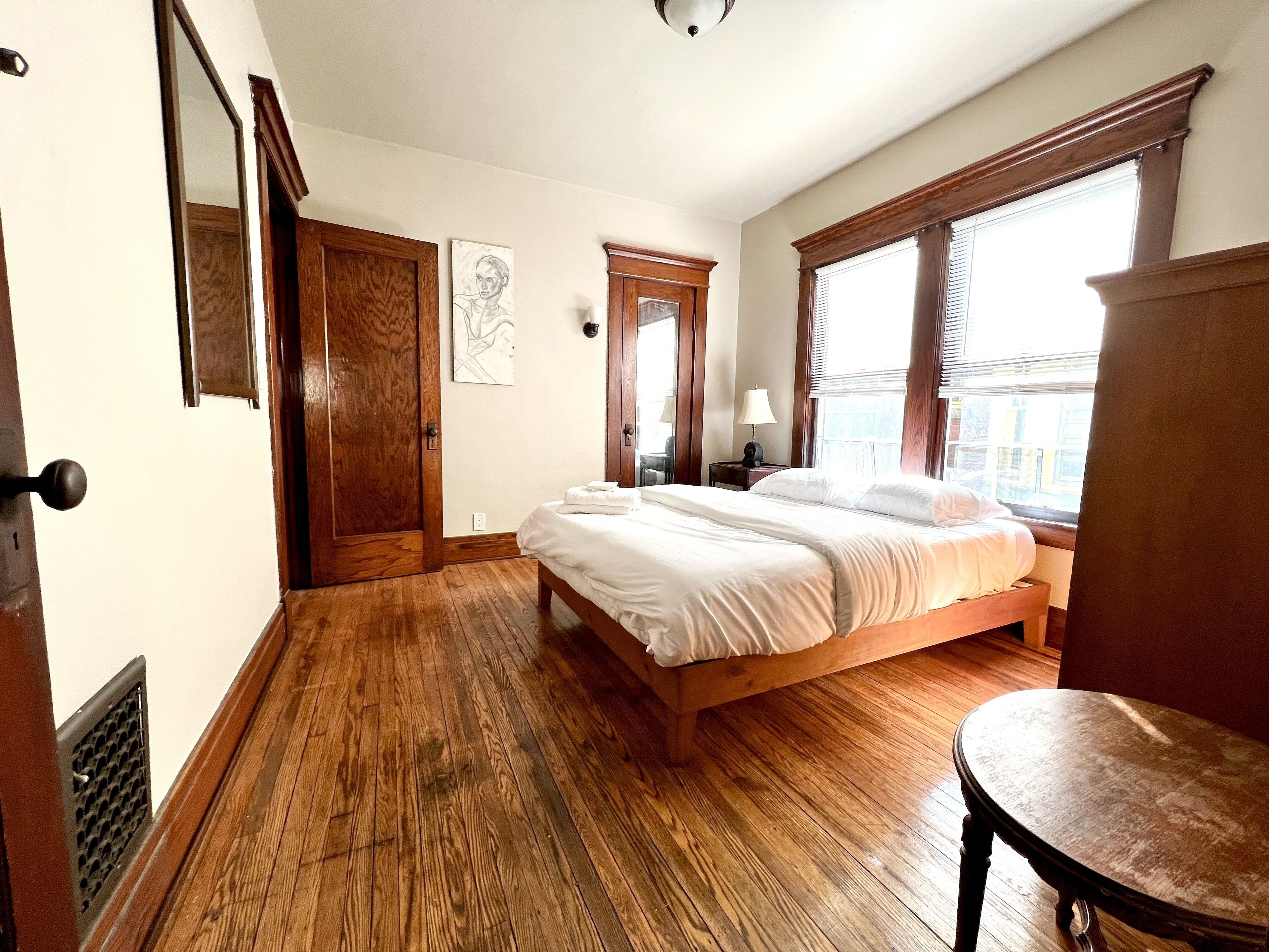 Large 5 Bedroom Home for Buffalo and Niagara Falls Visitors