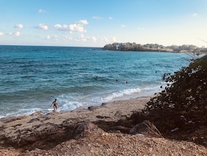Nära stranden och strandhanddukar