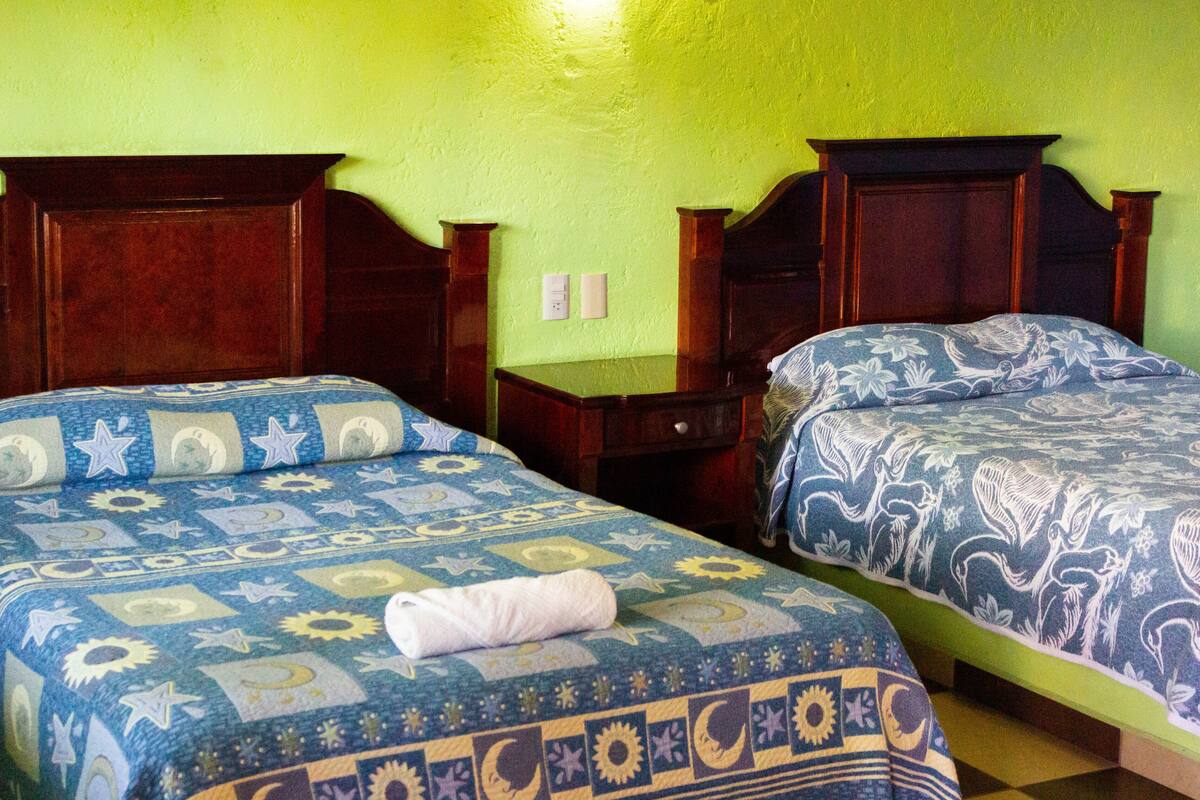 Standard Double Room, Berbilang Katil | Kalis bunyi, seterika/papan seterika, Wi-fi percuma, cadar katil 